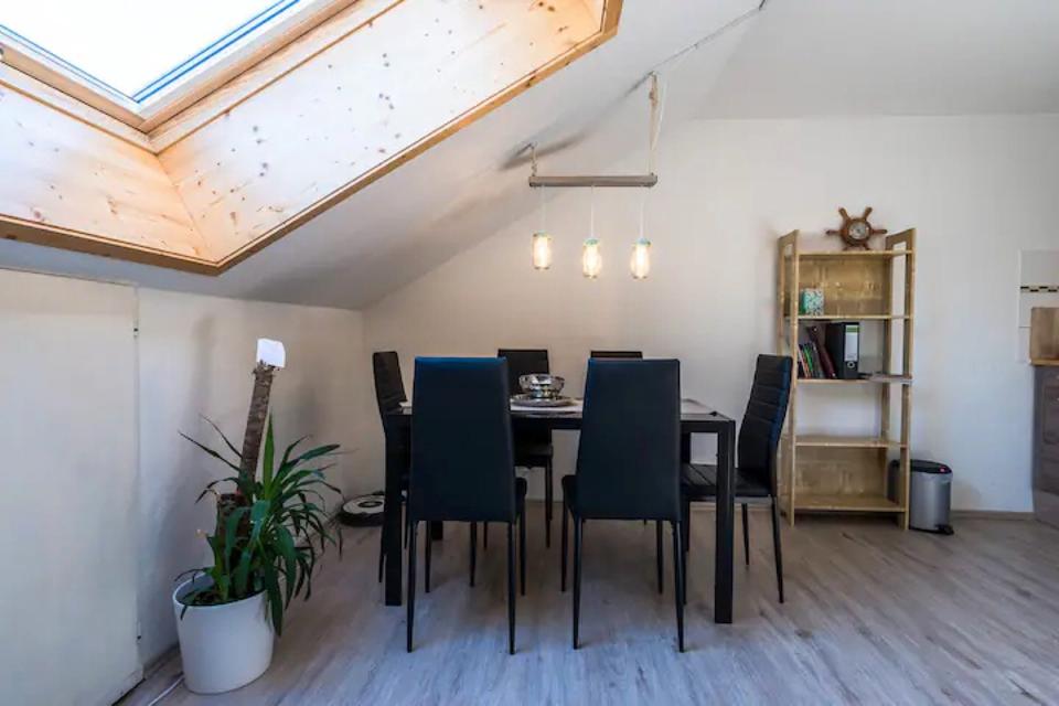 DG-Apartment Bernau – Wohn- und Essbereich